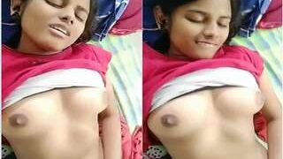 Hot Indian girl records her nude pussy fingerling video